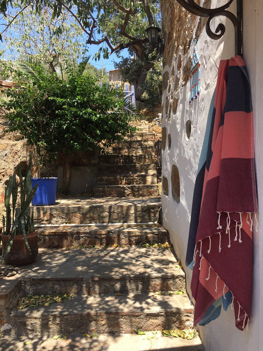 Aegean Treasures for Your Everyday: Discover the Beauty of Turkish Towels and Crochet Bags