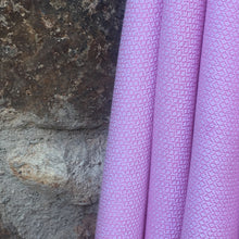 Load image into Gallery viewer, honeycomb turkish towel pink detail